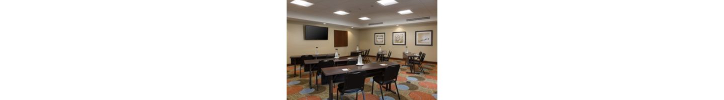 The Circle City meeting room can accommodate up to 35 people, in a comfortable setting, with a lot of windows overlooking the pool. Get down to serious business and when you are ready to day dream open the curtains and enjoy the outdoors. Outside catering is encouraged. White board and screen with HDMI cable included in the rental price. 